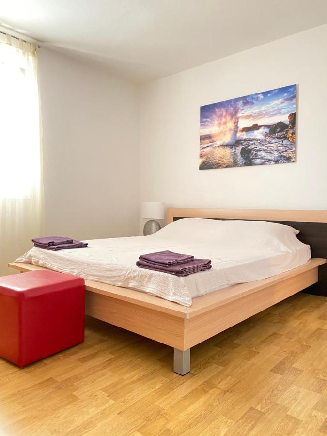 D.O.O. Yury Apartment Трогир Екстериор снимка