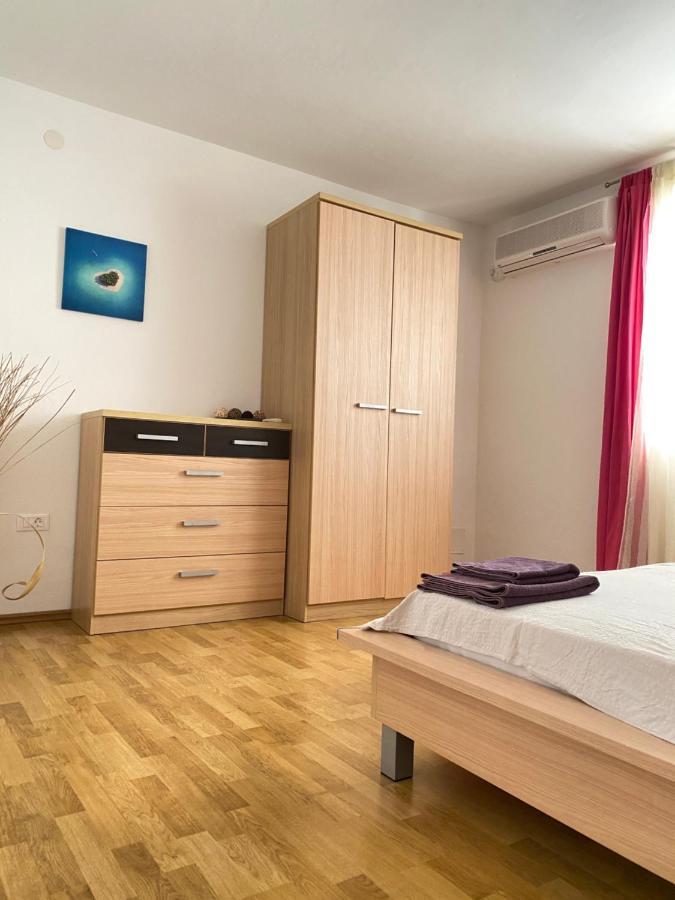 D.O.O. Yury Apartment Трогир Екстериор снимка