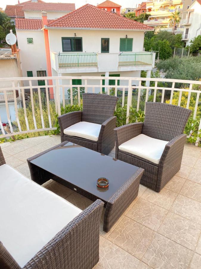 D.O.O. Yury Apartment Трогир Екстериор снимка