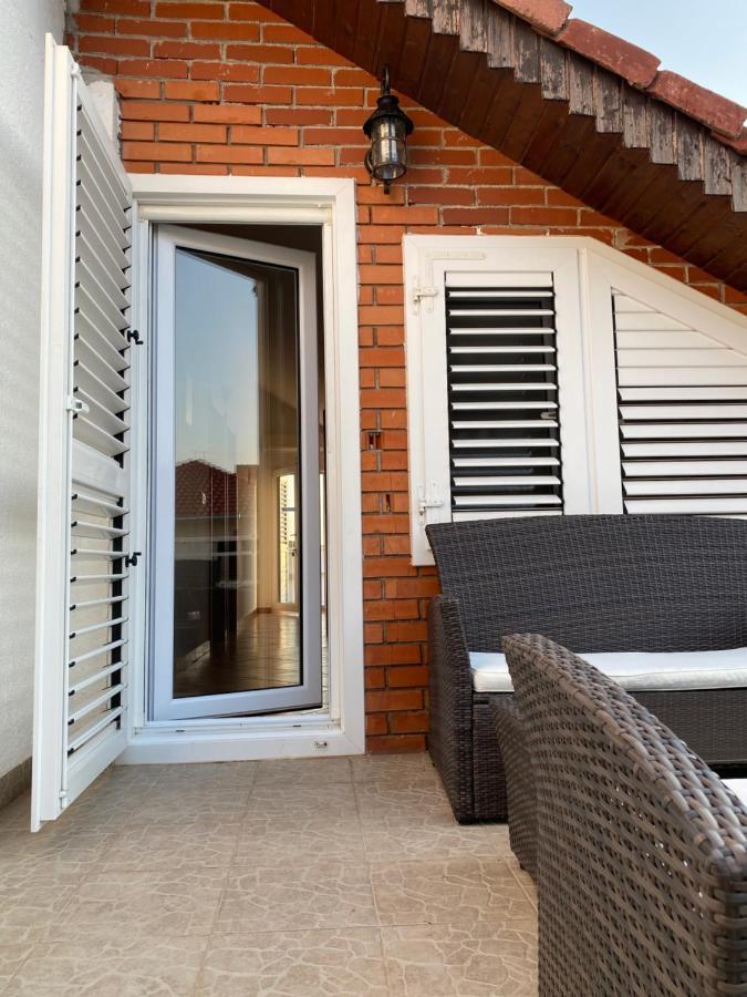 D.O.O. Yury Apartment Трогир Екстериор снимка