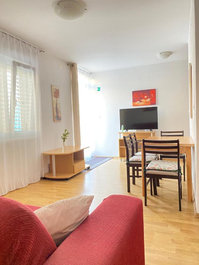 D.O.O. Yury Apartment Трогир Екстериор снимка