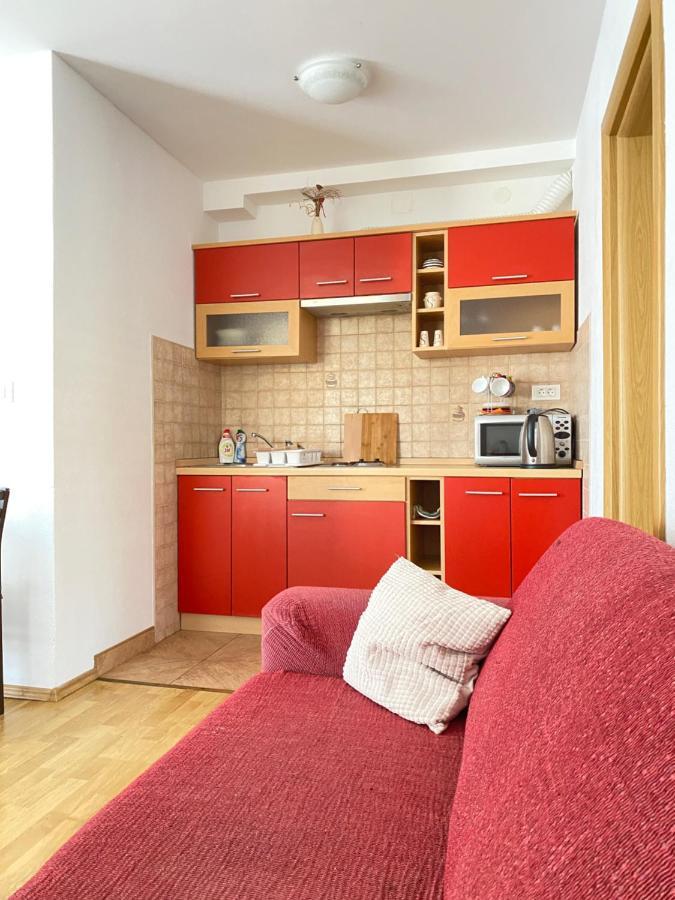 D.O.O. Yury Apartment Трогир Екстериор снимка