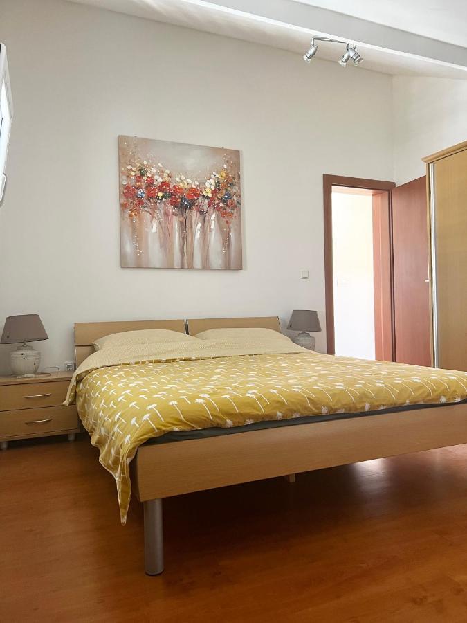 D.O.O. Yury Apartment Трогир Екстериор снимка