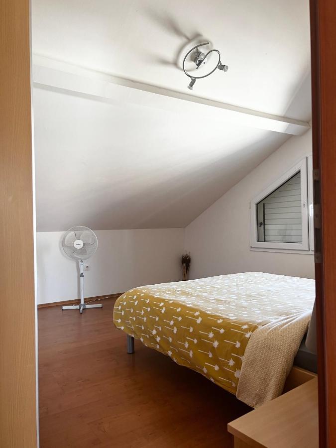 D.O.O. Yury Apartment Трогир Екстериор снимка