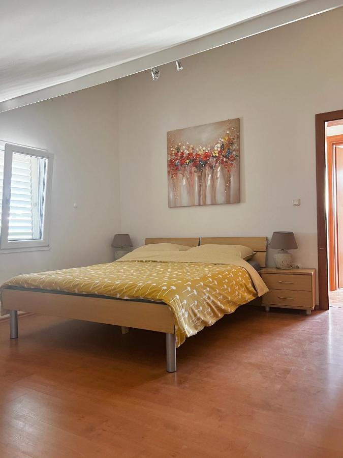 D.O.O. Yury Apartment Трогир Екстериор снимка