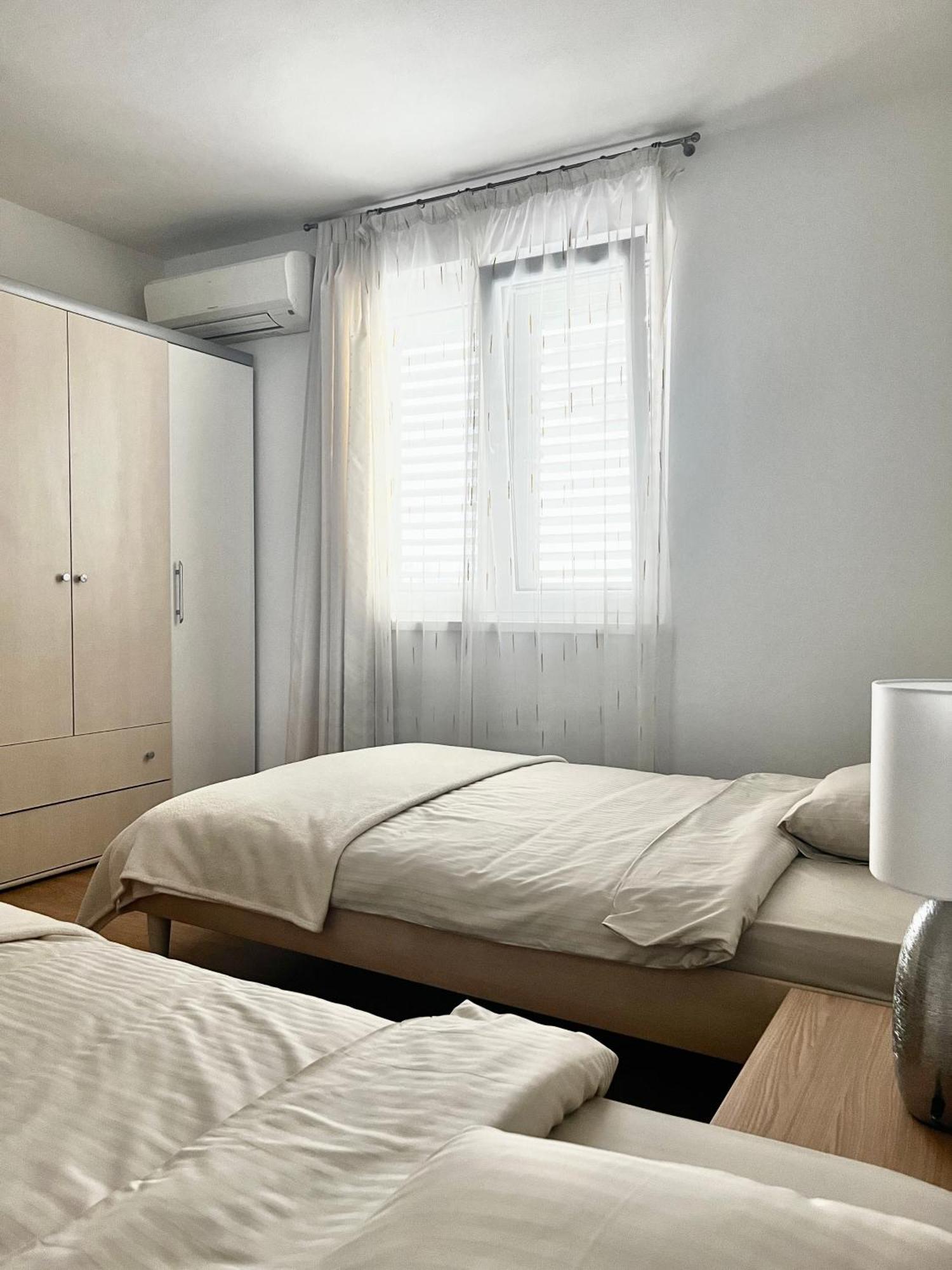 D.O.O. Yury Apartment Трогир Екстериор снимка