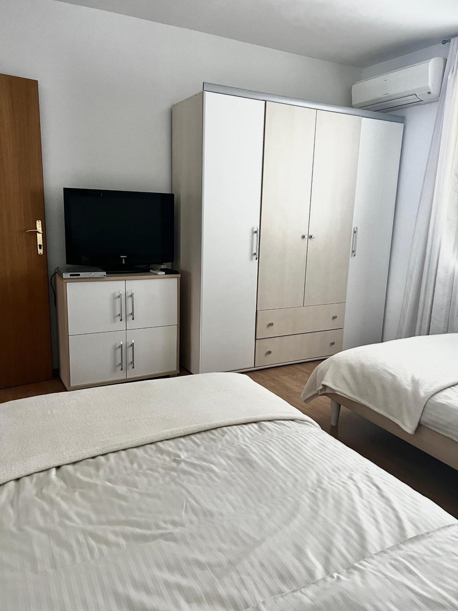 D.O.O. Yury Apartment Трогир Екстериор снимка
