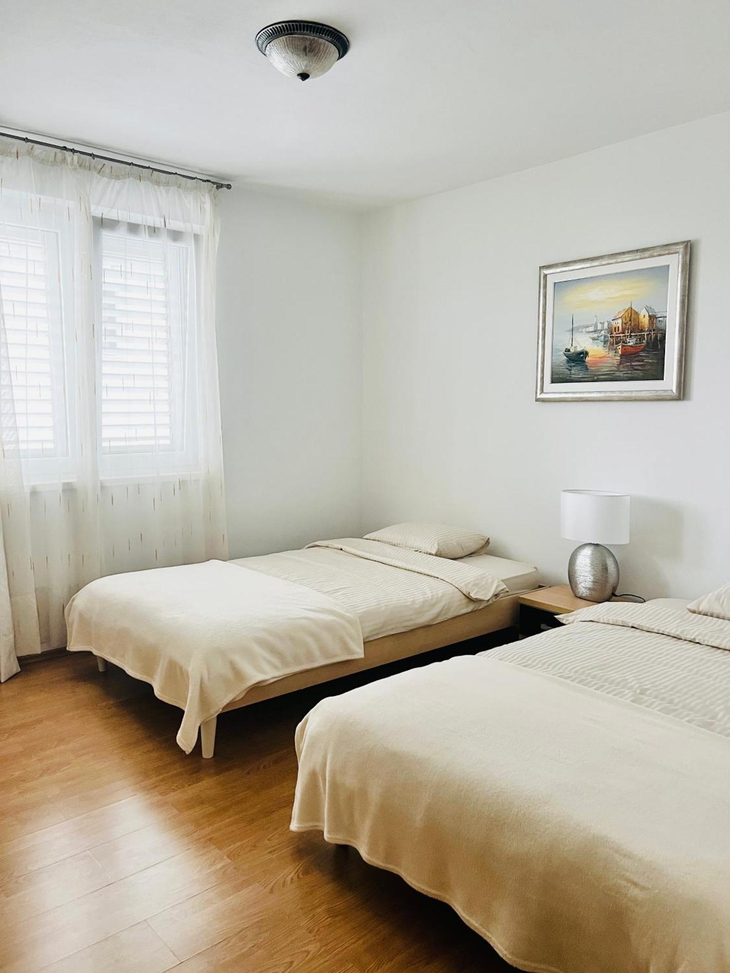 D.O.O. Yury Apartment Трогир Екстериор снимка