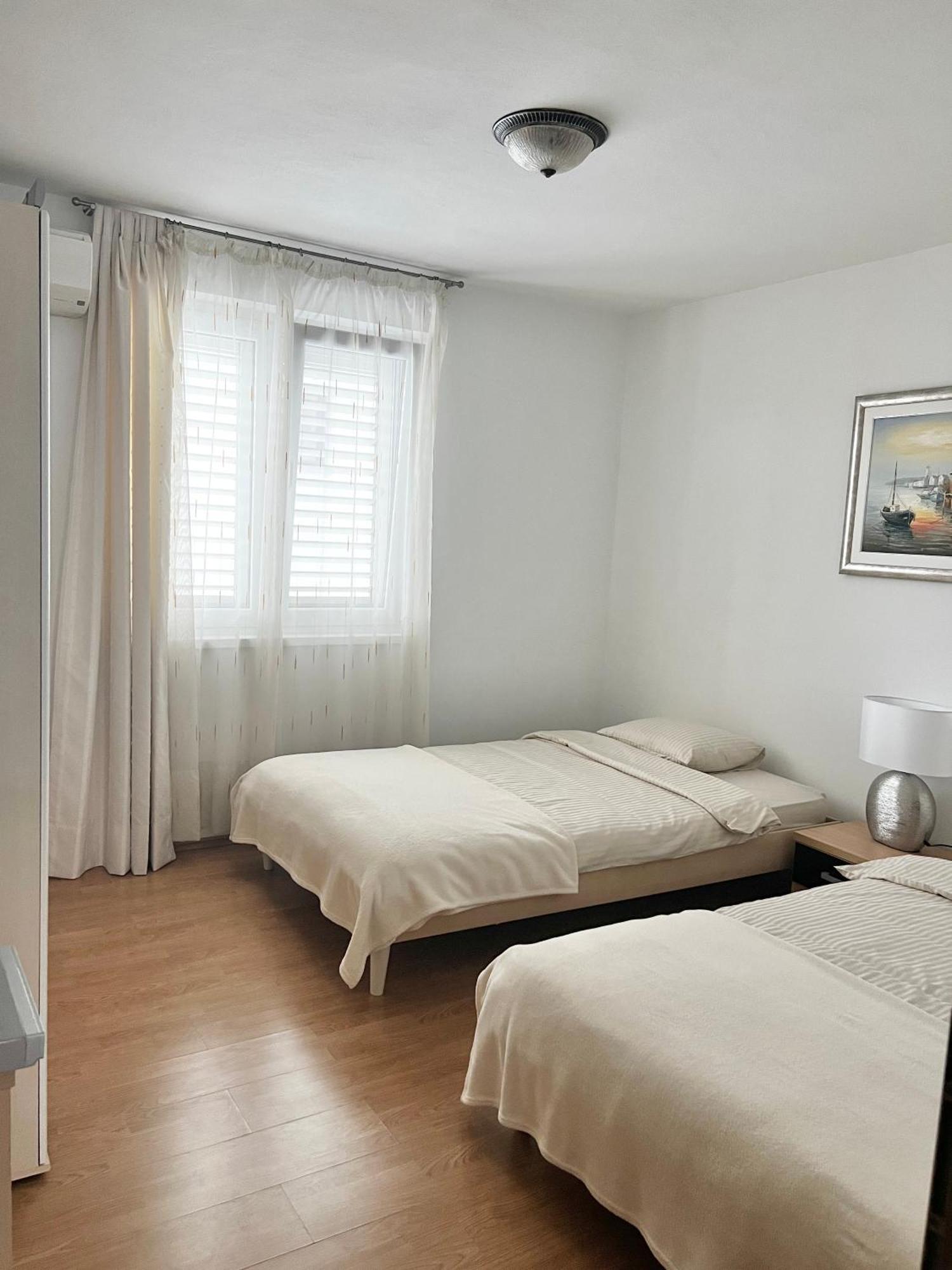 D.O.O. Yury Apartment Трогир Екстериор снимка