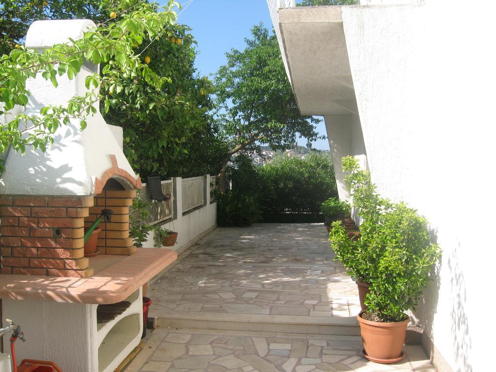 D.O.O. Yury Apartment Трогир Екстериор снимка